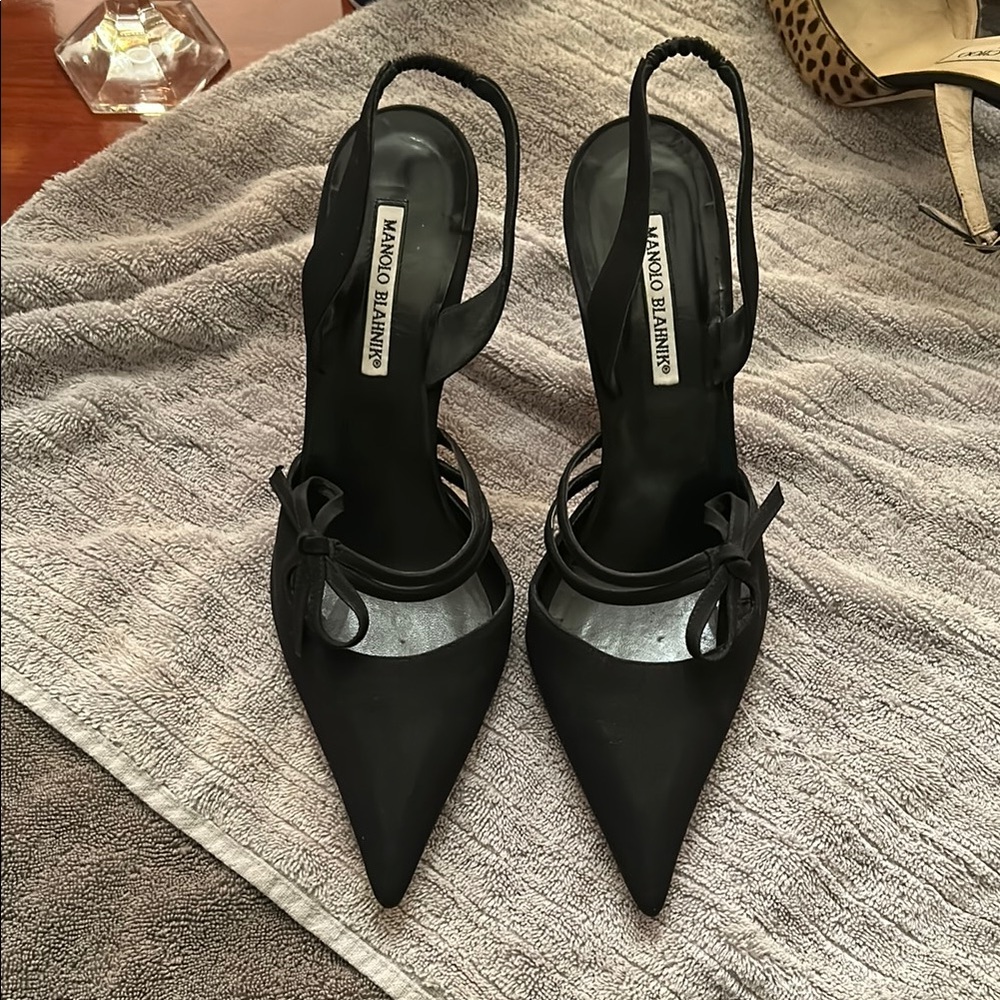 Manolo Blahnik Black Stiletto Heels with Cut-Out Bow Design Pointed Slingback - Picture 1 of 4